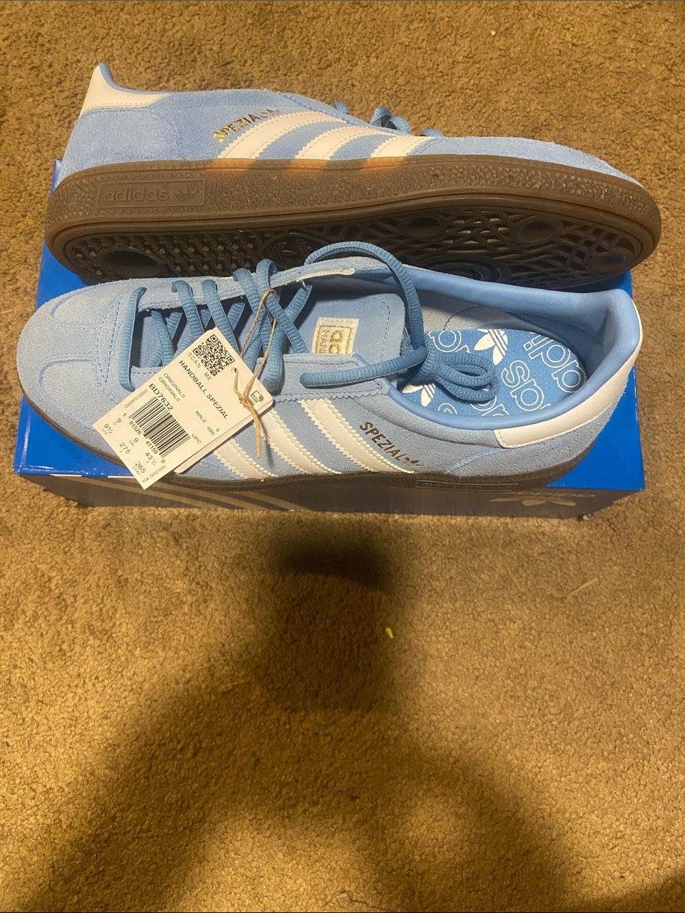 adidas men’s Gazelle Spezial Suede Sneakers - Light Blue & White